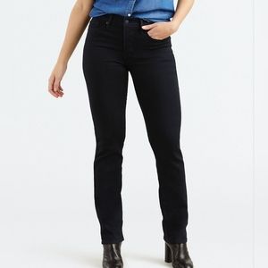 Multiple pairs of size 0 levi jeans